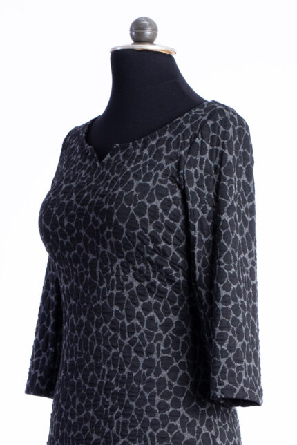 AudreyBlackPebbles PuppeDetail