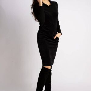 Schmales Winterkleid mit Rippenstrick-Ärmeln und -Kragen