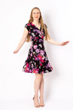 Feminines Sommerkleid Felica in Bewegung