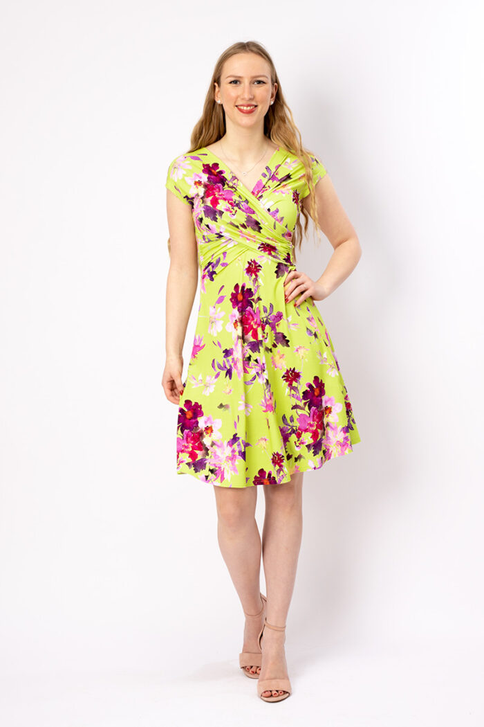 Schwingendes Sommerkleid in frischem Blumenprint SpringFlowerGreen