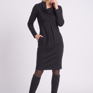 Schwarzes Damenkleid GESINE SmoothBlack mit asymmetrischem Kragen, langen Ärmeln und knielangem Rock in der Frontalansicht