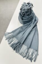 Dicker Sky Cashmere Winterschal mit Fransen in FadedDenim