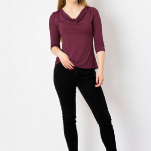 Shirt LIZ in der Farbe Plum in Kombination mit Hose