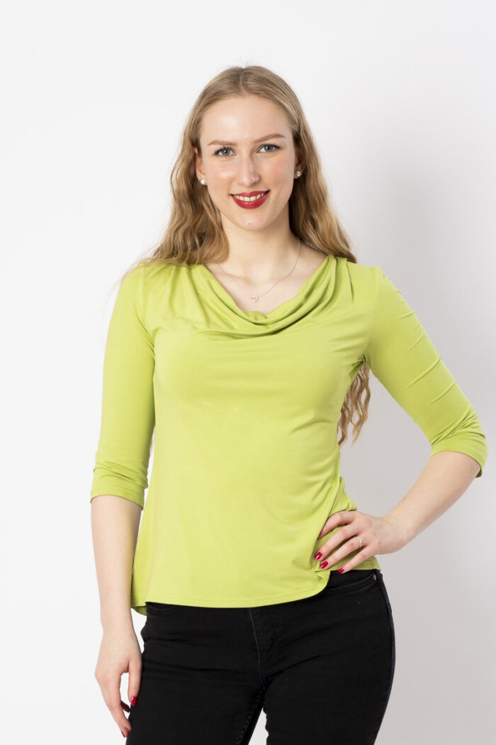 Shirt LIZ in Farbe Pistacio von vorne