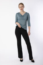 Weiches Shirt LIZ Farbe LurexAzur in Kombination mit einer Hose