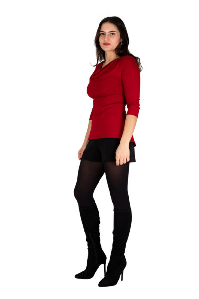 Feminines Shirt LIZ mit Wasserfallausschnittund dreiviertel Armlänge in Rot. Fair Fashion.