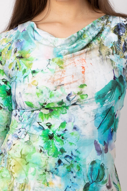 femininer Wasserfallausschnitt von Shirt Liz im Detail