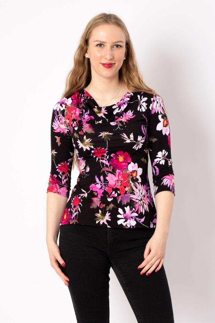 Fair Fashion, Shirt Liz mit weichem Wasserfallausschnitt in exklusivem Blütendruck SpringFlowerBlack